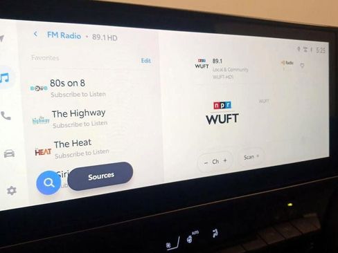 Used 2025 Toyota Camry XLE w/ Premium Plus Package image 7