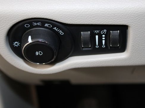 Used 2022 Chrysler Pacifica Limited FWD image 39