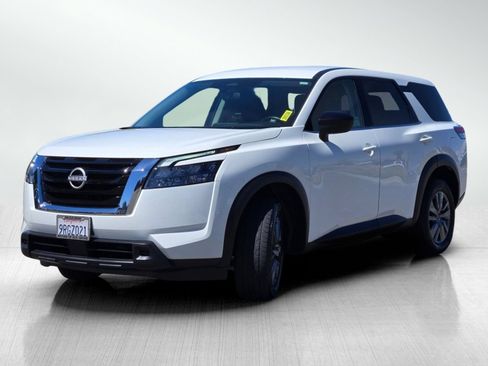 Used 2025 Nissan Pathfinder S FWD image 11