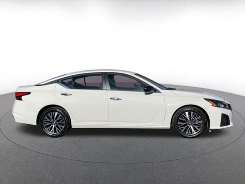 Used 2025 Nissan Altima 2.5 SV image 15