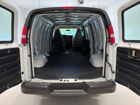 New 2026 Chevrolet Express 2500 Extended RWD image 13