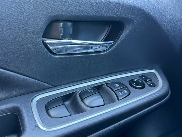 Used 2024 Nissan Versa SR FWD image 15