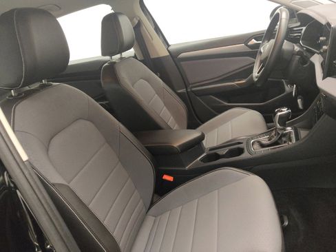 Used 2025 Volkswagen Jetta SE FWD image 21