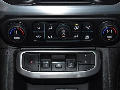 Used 2023 GMC Acadia SLT image 16