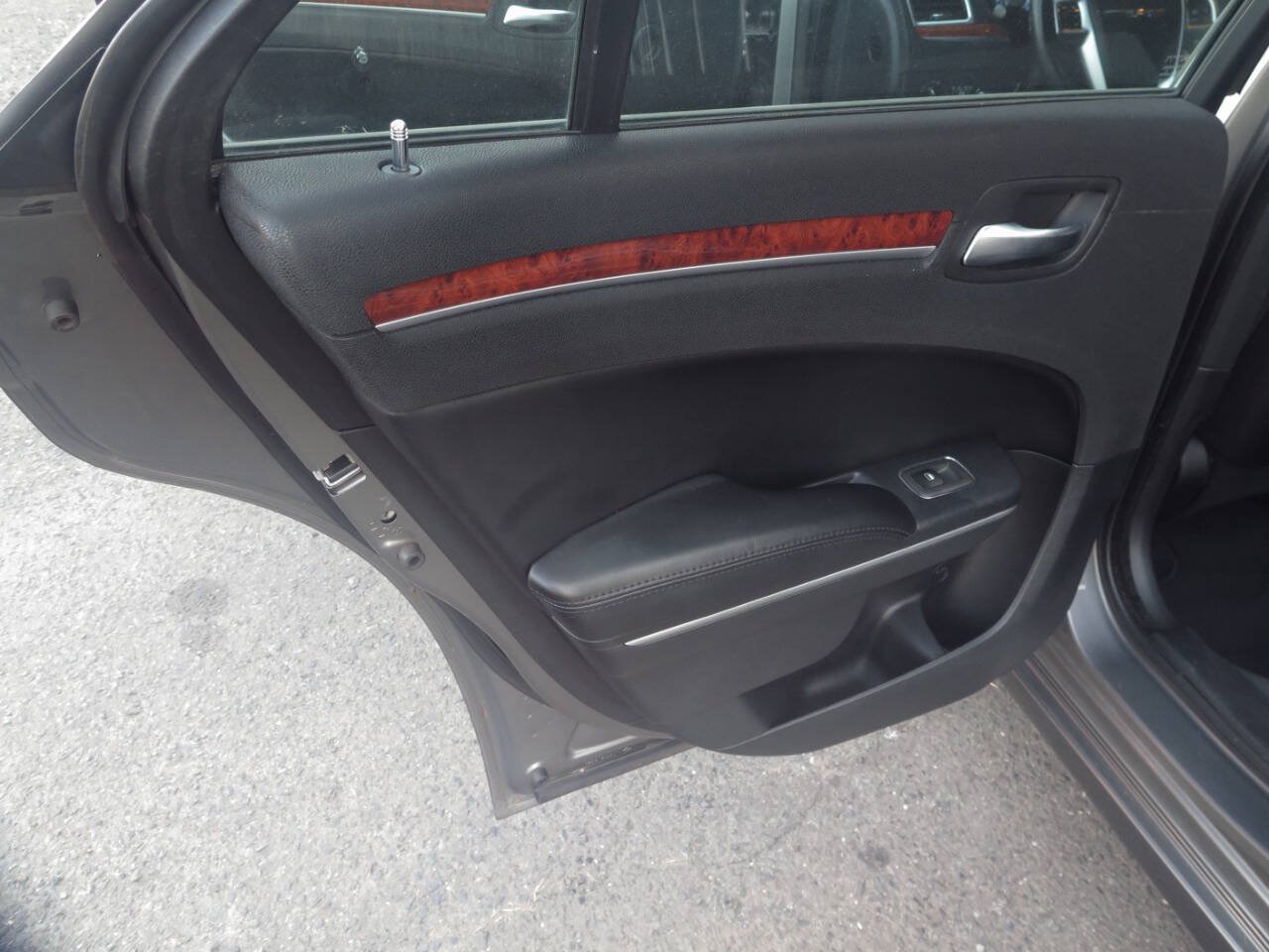 Used 2012 Chrysler 300 RWD image 20