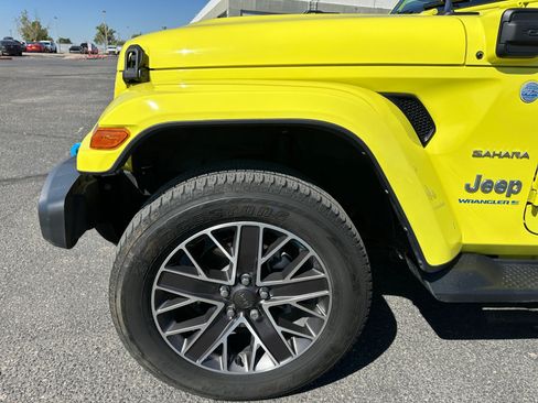 Used 2023 Jeep Wrangler Unlimited Sahara w/ Cold Weather Group AWD/4WD image 10
