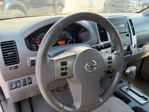 Used 2012 Nissan Frontier SV w/ SV Premium Utility Pkg AWD/4WD image 20