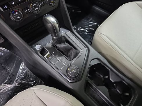 Used 2019 Volkswagen Tiguan SE AWD/4WD image 25