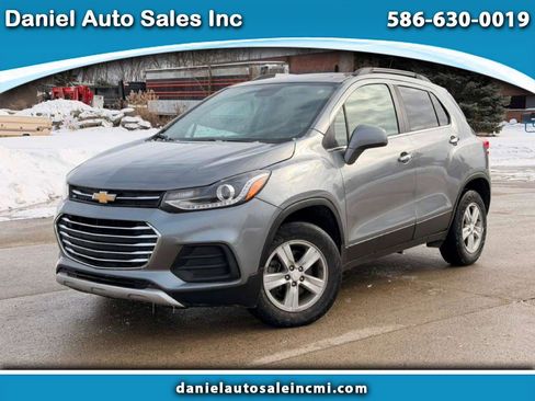 Used 2020 Chevrolet Trax LT w/ LT Convenience Package image 1