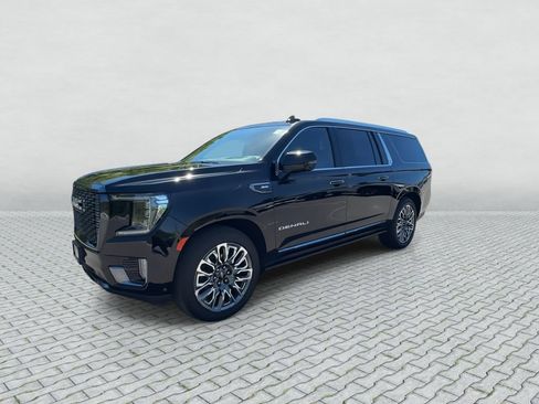 Used 2023 GMC Yukon XL Denali Ultimate AWD/4WD image 4