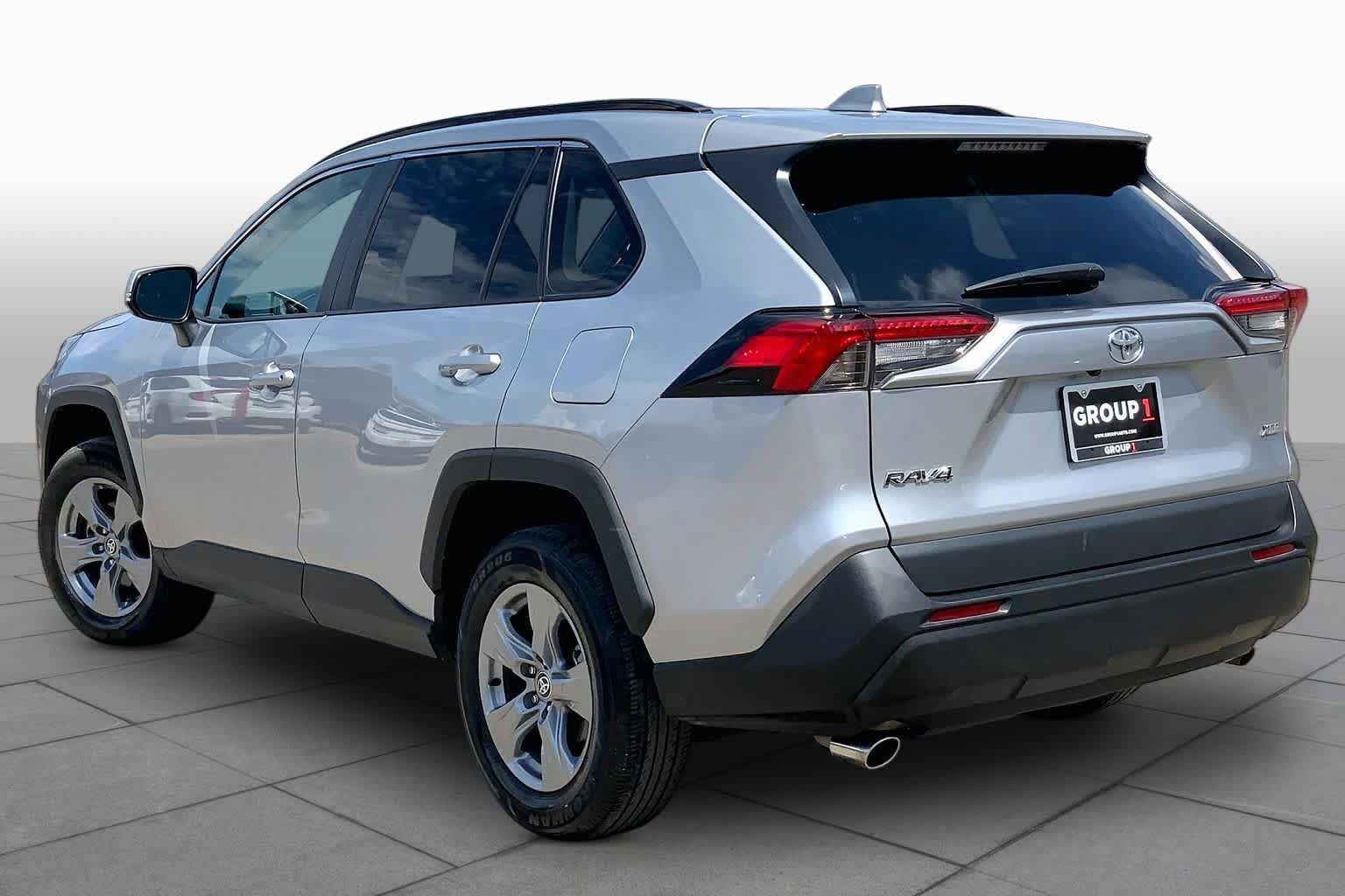 Used 2025 Toyota RAV4 XLE FWD image 12
