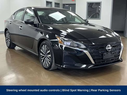 Used 2025 Nissan Altima 2.5 SV FWD image 3