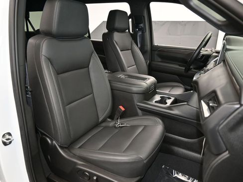 Used 2024 Chevrolet Suburban Z71 image 50