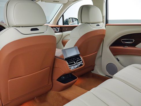 New 2025 Bentley Bentayga Extended Wheelbase image 46