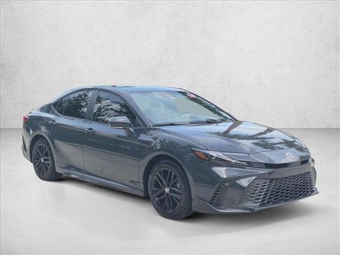 Used 2026 Toyota Camry SE FWD image 3