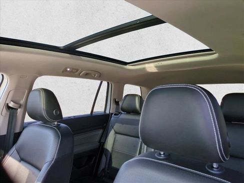 Used 2023 Volkswagen Atlas SE w/ Panoramic Sunroof Package image 16