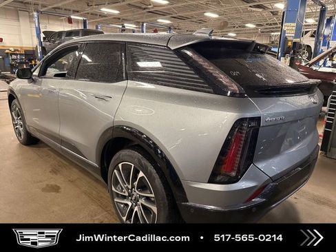Certified 2025 Cadillac Optiq Sport 2 w/ LPO, Floor Liner Package AWD/4WD image 9