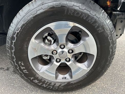 Used 2016 Jeep Wrangler Sahara w/ Connectivity Group AWD/4WD image 9