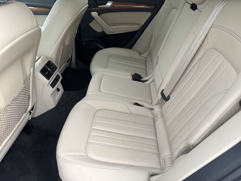 Used 2022 Audi Q5 2.0T Premium Plus w/ Premium Plus Package AWD/4WD image 6