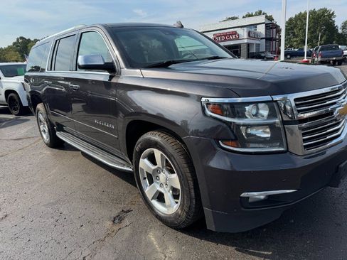 Used 2018 Chevrolet Suburban Premier AWD/4WD image 12