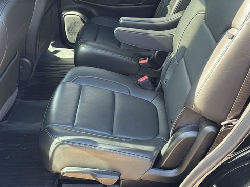 Certified 2023 GMC Acadia SLT w/ Technology Package FWD image 15