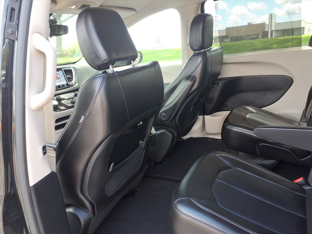 Used 2024 Chrysler Pacifica Touring-L FWD image 24