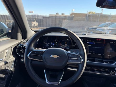 Used 2025 Chevrolet Equinox LT image 32