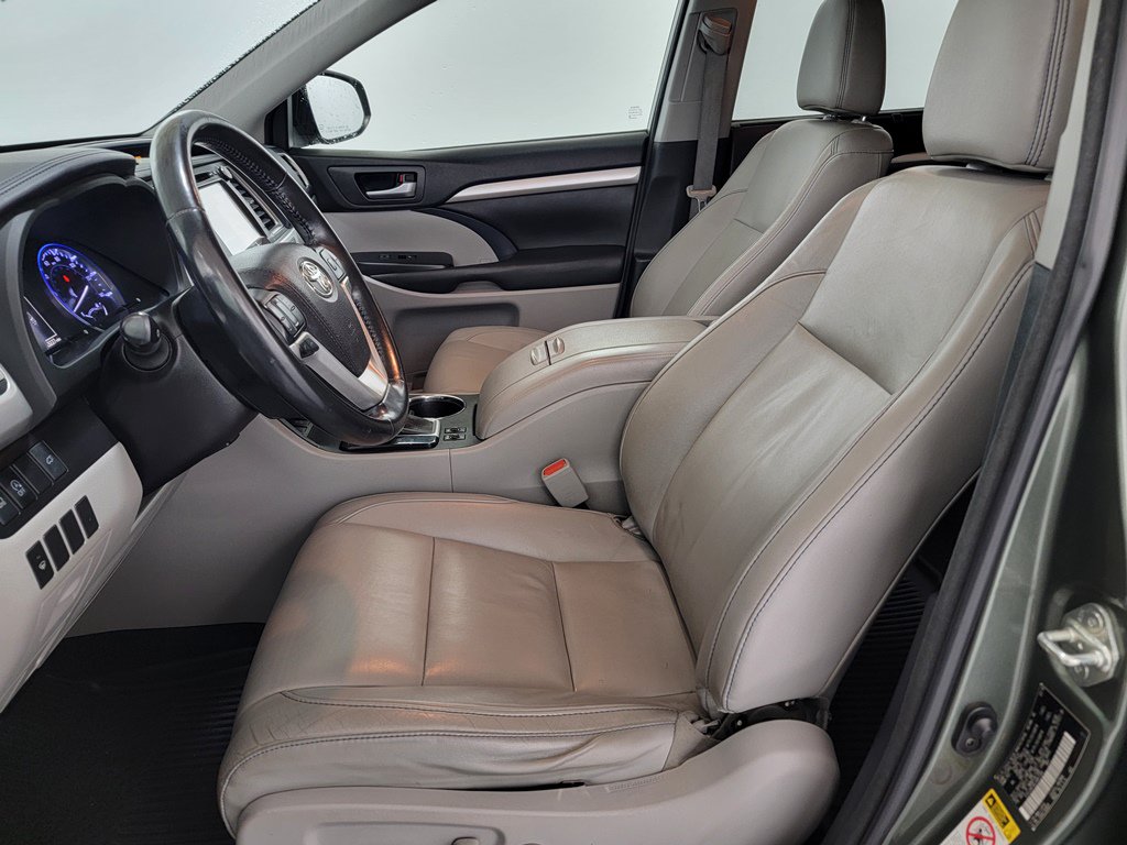 Used 2018 Toyota Highlander XLE AWD/4WD image 14