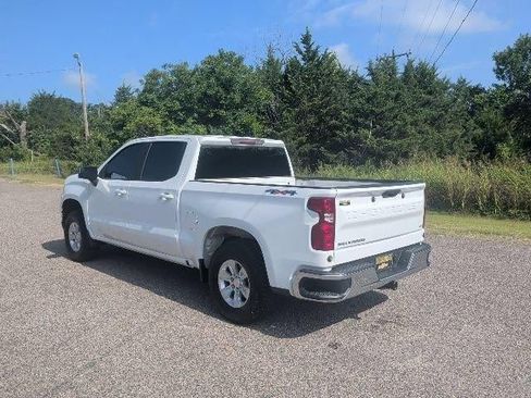 Used 2020 Chevrolet Silverado 1500 LT AWD/4WD image 3