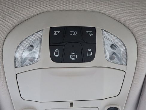 Used 2020 Chrysler Pacifica Limited image 32