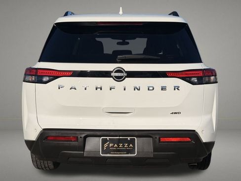 Used 2025 Nissan Pathfinder SV image 4