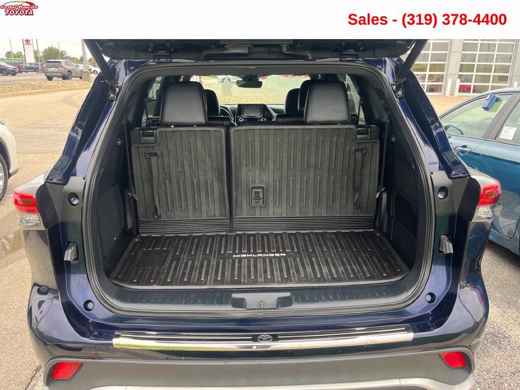 Used 2022 Toyota Highlander XSE AWD/4WD image 5