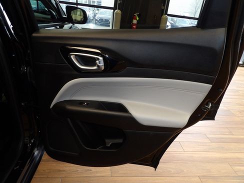 Used 2025 Jeep Compass Limited image 15