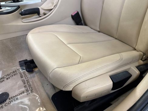 Used 2013 BMW 320i Sedan RWD image 14