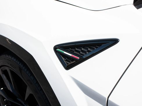 Used 2020 Lamborghini Urus image 23