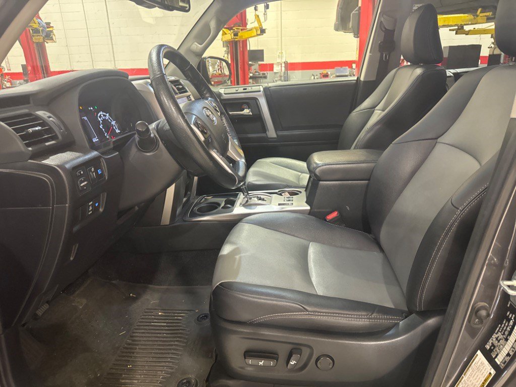 Used 2023 Toyota 4Runner SR5 Premium w/ Moonroof Package RWD image 39