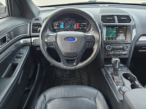 Used 2018 Ford Explorer XLT w/ Equipment Group 202A image 40