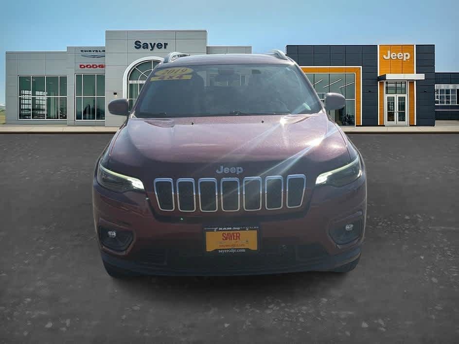 Used 2019 Jeep Cherokee Latitude Plus w/ Cold Weather Group AWD/4WD image 2