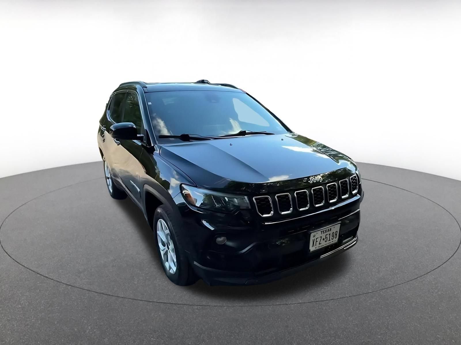 Used 2025 Jeep Compass Latitude AWD/4WD image 3