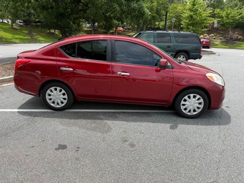 Used 2012 Nissan Versa SV FWD image 4
