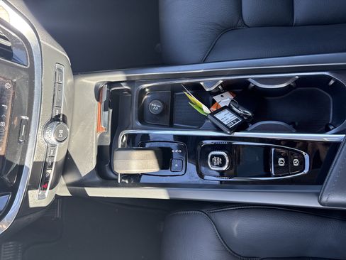 Certified 2025 Volvo V60 B5 Cross Country Plus image 8