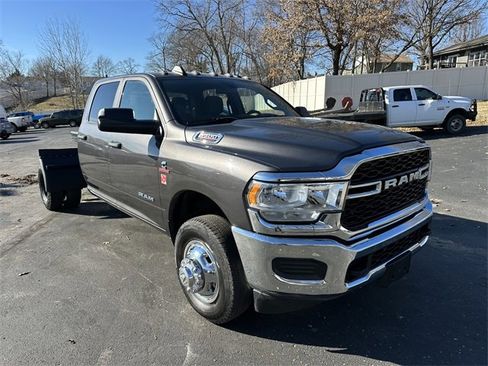 Used 2022 RAM 3500 Tradesman w/ Chrome Appearance Group image 4