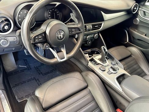 Used 2023 Alfa Romeo Giulia Veloce RWD image 9