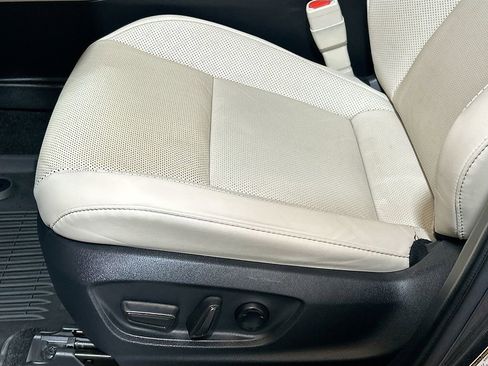 Used 2023 Toyota Crown AWD/4WD image 16