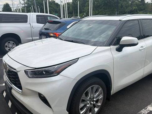 Used 2021 Toyota Highlander Limited AWD/4WD image 1