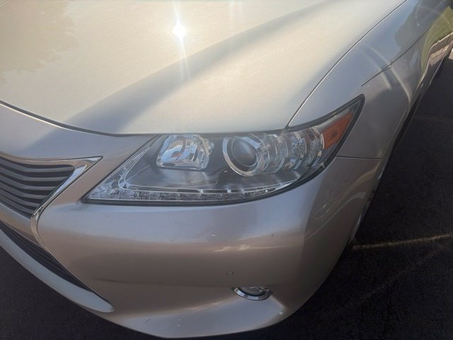 Used 2015 Lexus ES 350 w/ Luxury Package FWD image 2