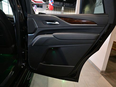 Used 2023 Cadillac Escalade Premium Luxury AWD/4WD image 28
