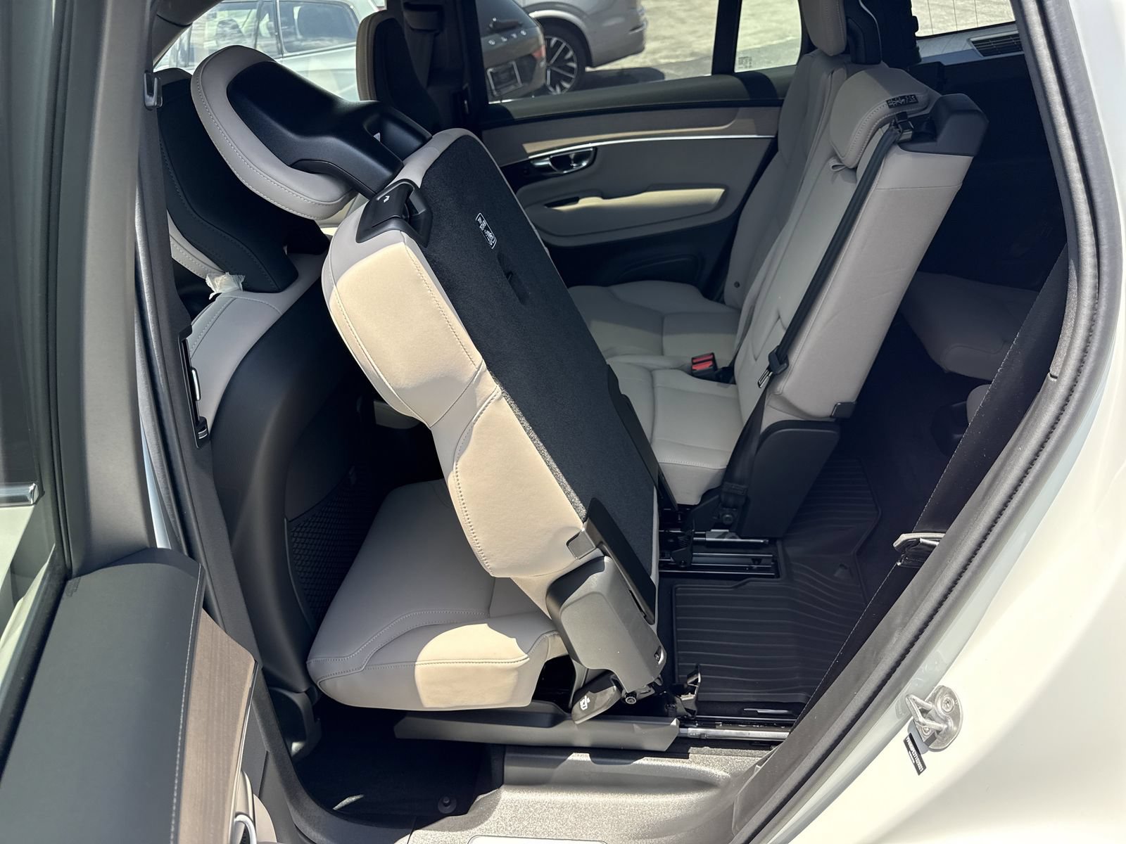 New 2026 Volvo XC90 T8 Plus w/ Protection Package Premier AWD/4WD image 14
