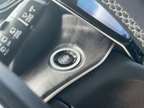 Used 2023 Jeep Grand Cherokee L Limited w/ Luxury Tech Group II image 28