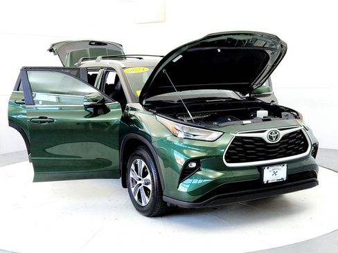 Certified 2024 Toyota Highlander XLE AWD/4WD image 9